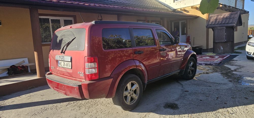 Vând urgent dodge nitro
