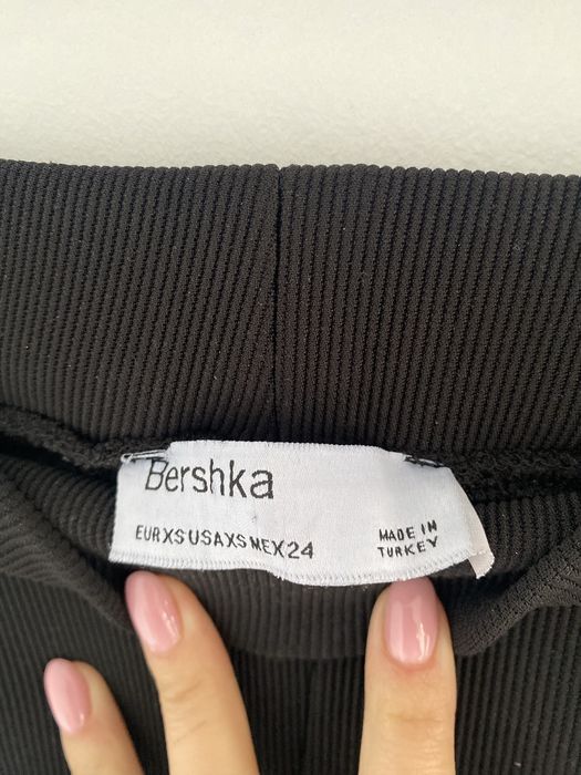 Pantaloni Bershka, marimea XS, nou.