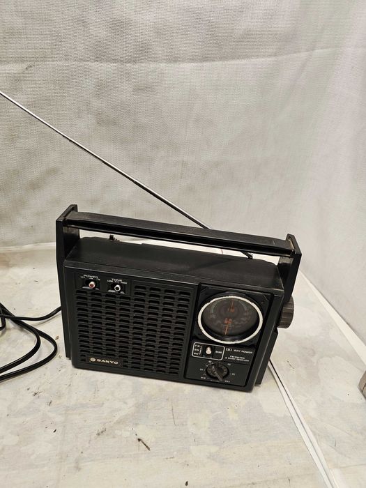 Radio Portabil Sanyo RP 7331 – Clasic, Robust și Funcțional, 3 Benzi