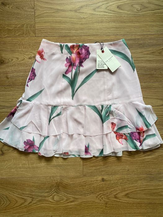 НОВА Ted Baker къса пола, размер UK 8 (1)