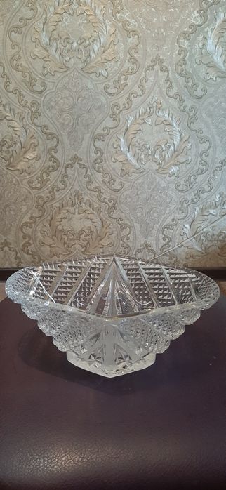 Продам хрустальные конфетницу ,вазу