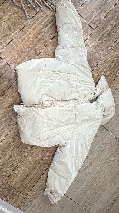 Продам куртку размер М от Страдивариус