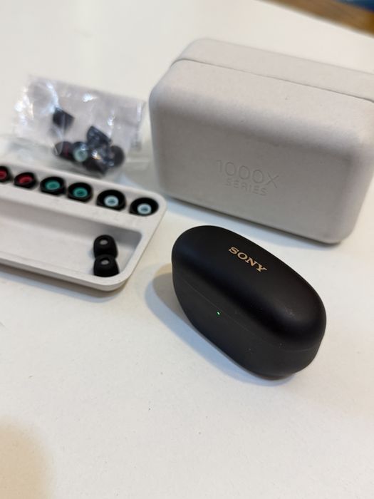 Casti wireless Sony WF-1000XM5 ca noi + dopuri silicon