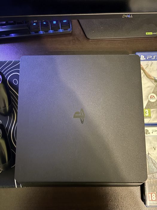 Продавам  PS4 Slim 1TB