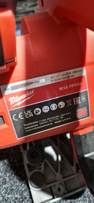 Milwaukee circular cu plonjare pe acumulator