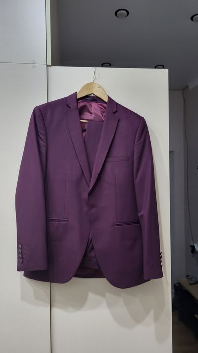 Продаются костюмы 48 размеры