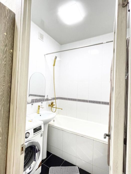 7квартал Чиланзар 2 комнтная  не торцевая