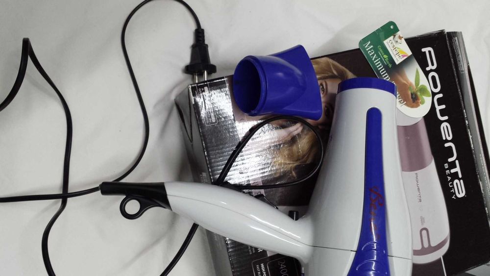 новый Фен  Rowenta в комплекте