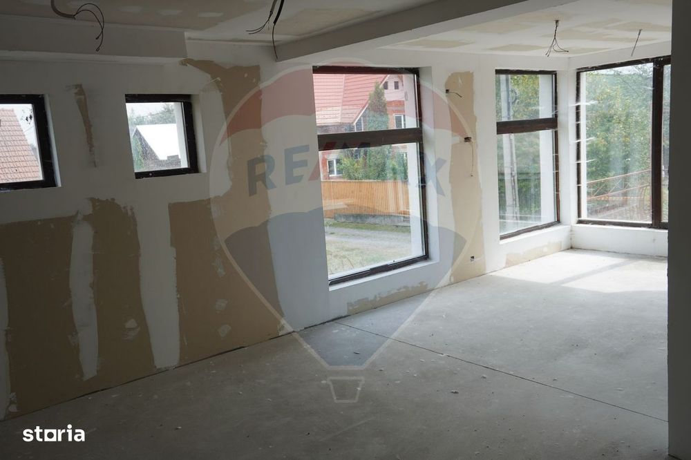 Pensiune cu 10 camere de vânzare/ Ocna Șugatag
