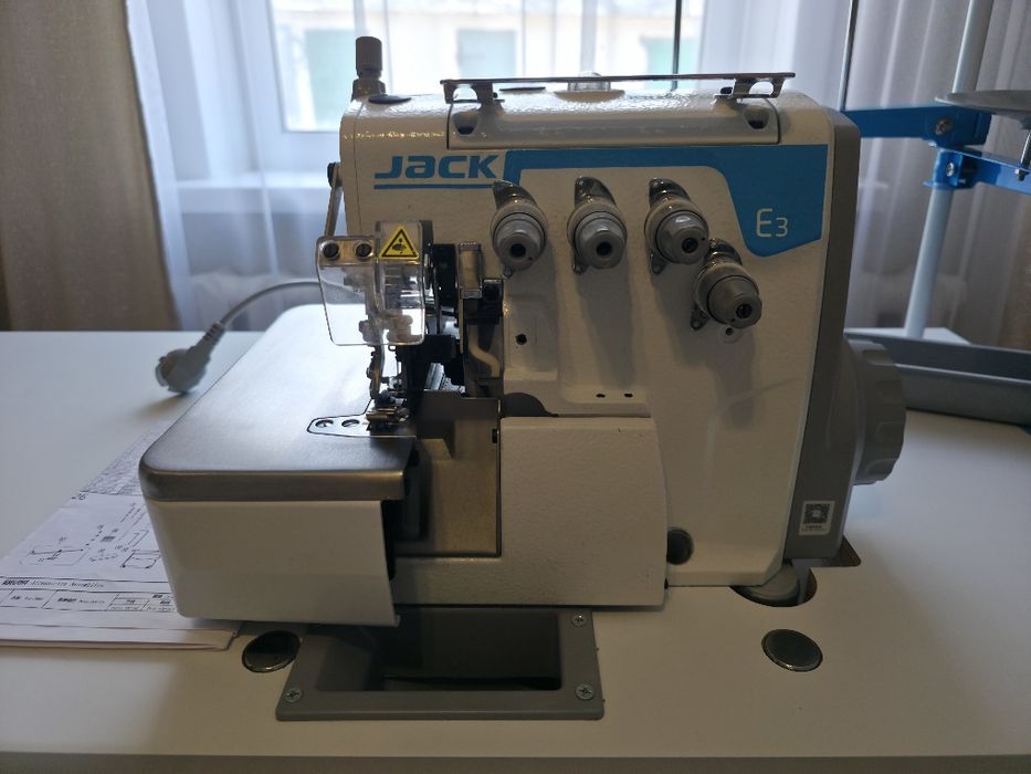 Продается оверлог марки Jac E3