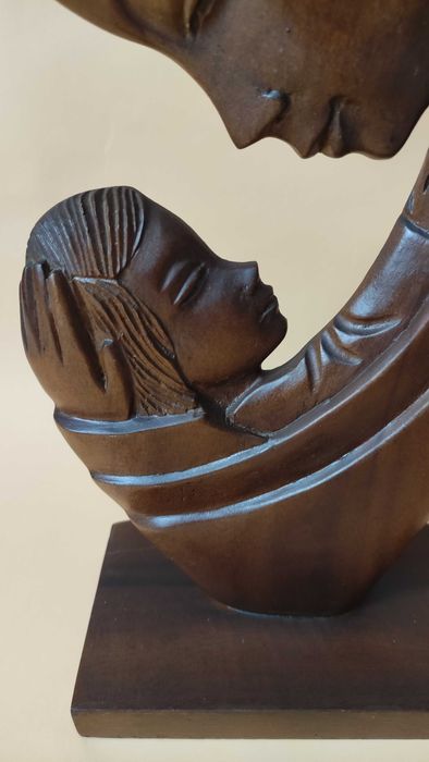 Дървена фигура на Св.Богородица и Младенеца