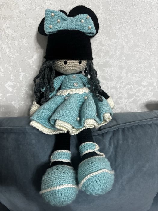 Кукла вязаная красивая