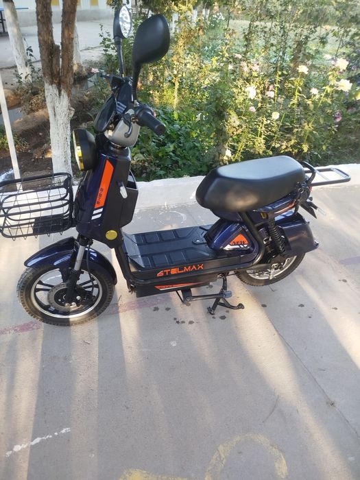 Ko'zoynak skuter sotiladi