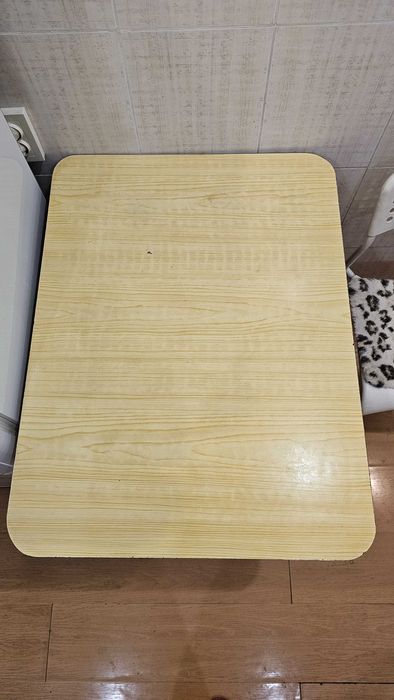 Продам кухонный стол