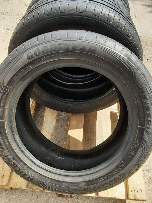 Продам шины 215/55/17 гудиер