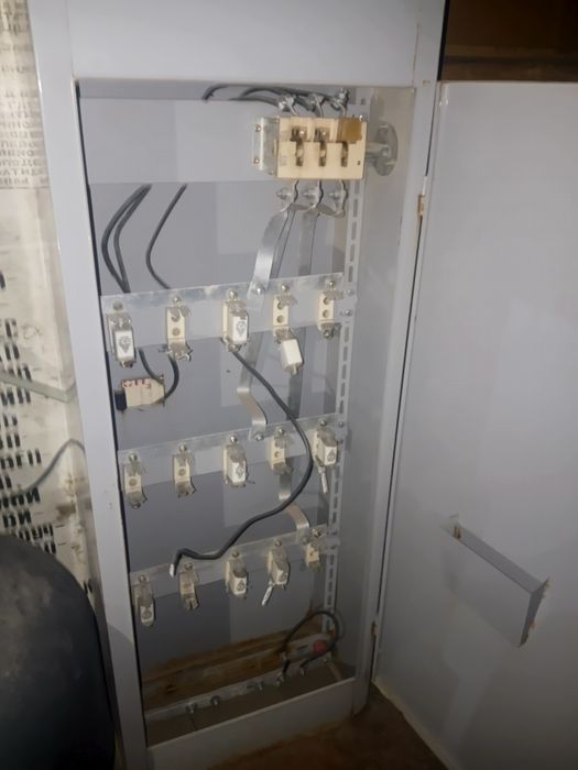 Продам распределительный шкаф .