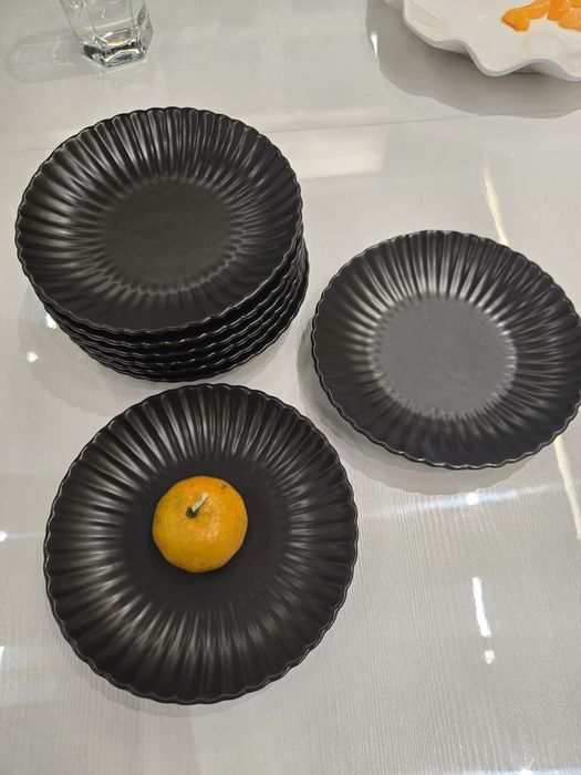 Продам тарелки черные