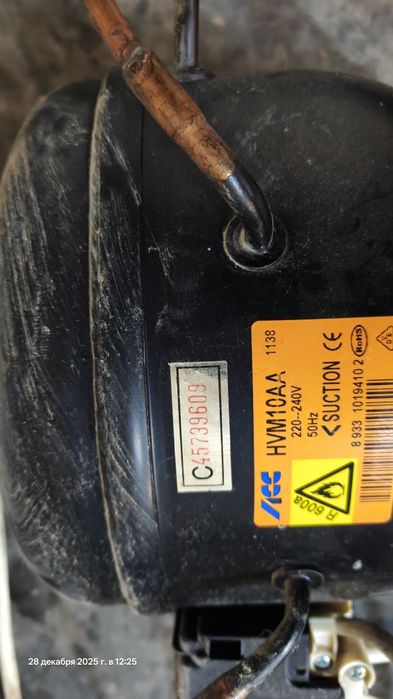 Продам компрессор холодильника indezit.