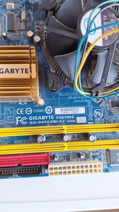Gigabyte GA-945GZM-S2  s. 775 за части
