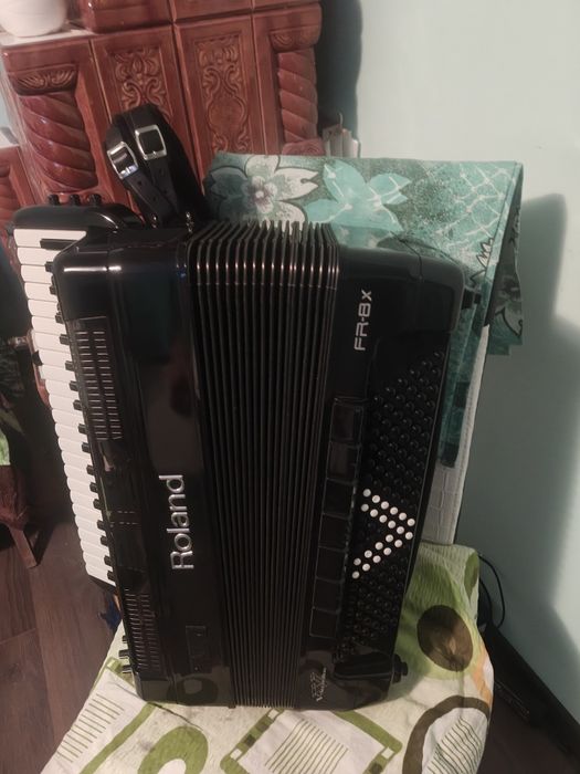 Vând acordeon Roland Dalape stare perfectă  funcționează perfect