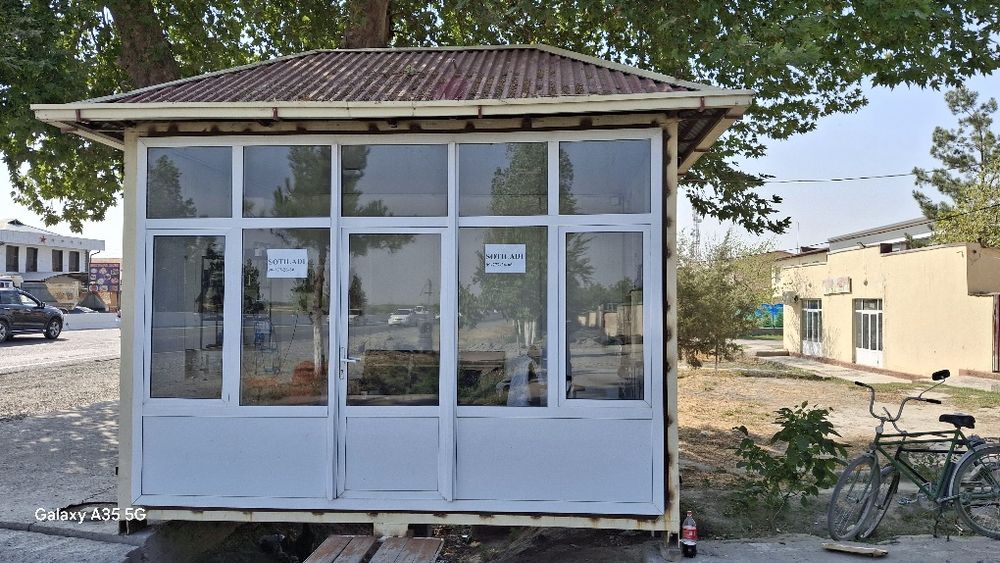 Ko'chma  butka sotiladi  razmeri  3x4 ..