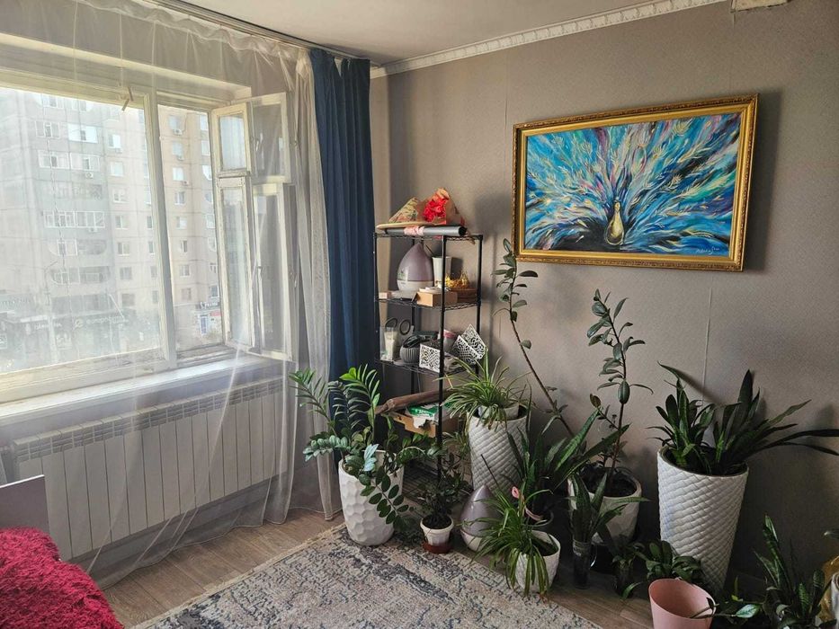 Продам 3 комнатную на 8 микрорайоне