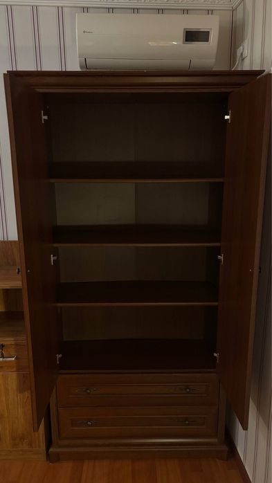 Шкаф деревянный