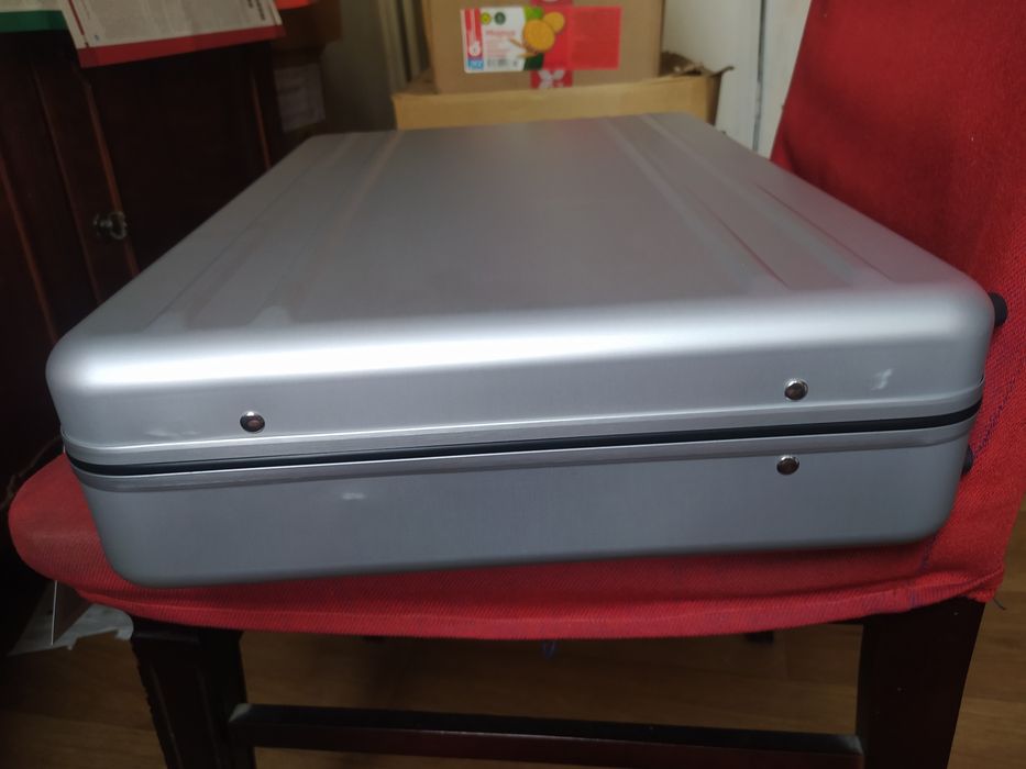 Продам алюминиевый кейс-дипломат