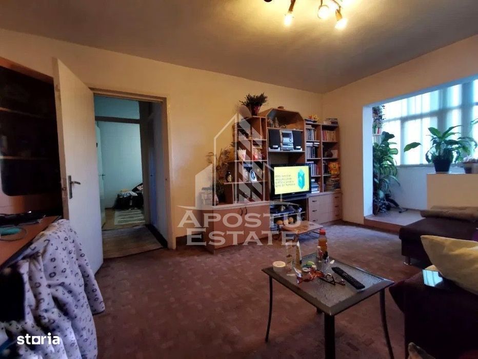 Apartament cu 3 camere de vanzare, 2 bai, zona Dambovita, Timisoara