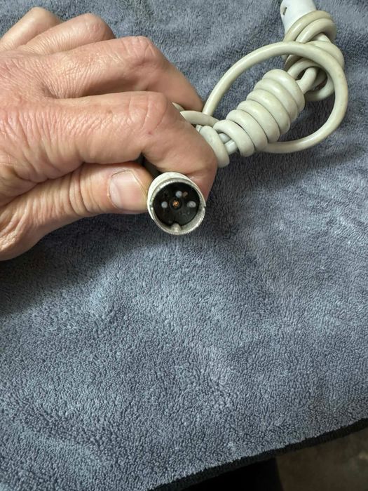 Стар микрофон МД 47 и стари аудио кабели