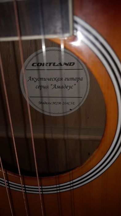 Продам гитару, цена договорная