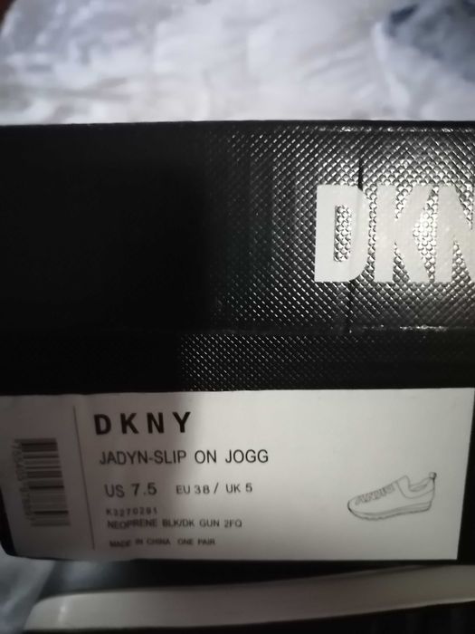 Спортни обувки DKNY