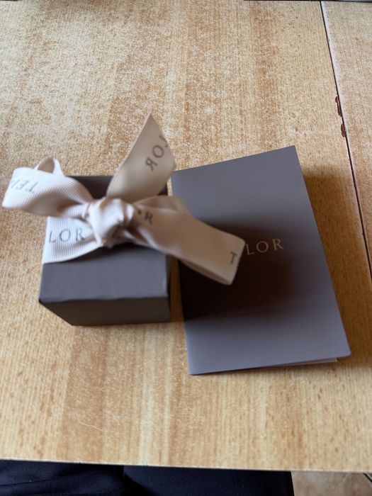 Vând cercei din aur alb cu topaze de 1,3ct si diamante de 0,02 TEILOR