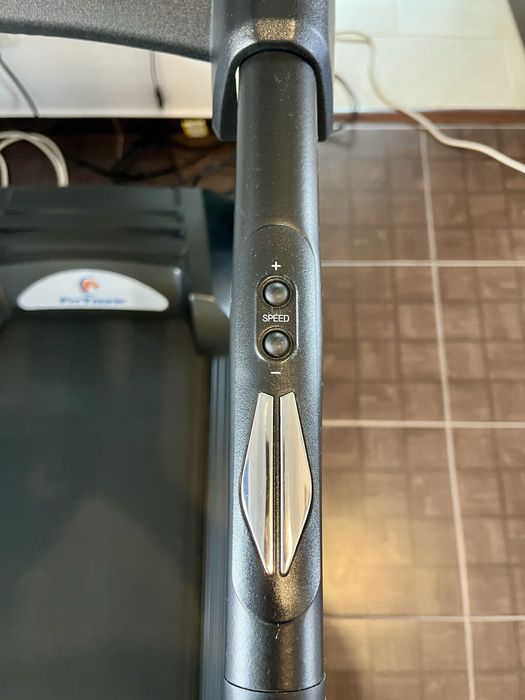 Banda alergare pliabila FitTronic D550, motor de 4 CP. Maxim 140KG