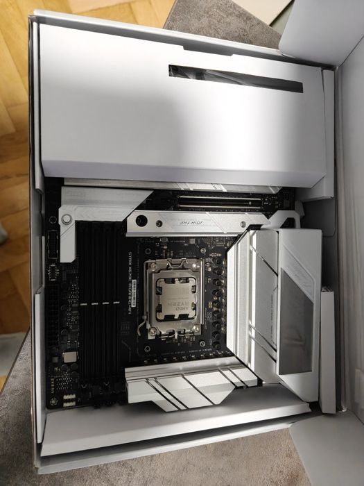 Vand Kit 7800 x3d , Rog Strix x670e