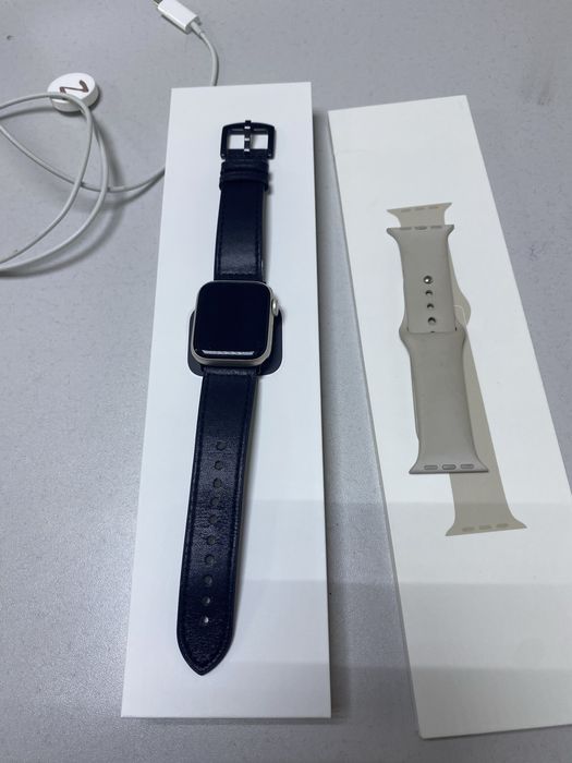 Продам Apple Watch SE