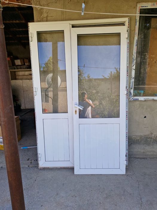 Алюминиевый витраж с дверью