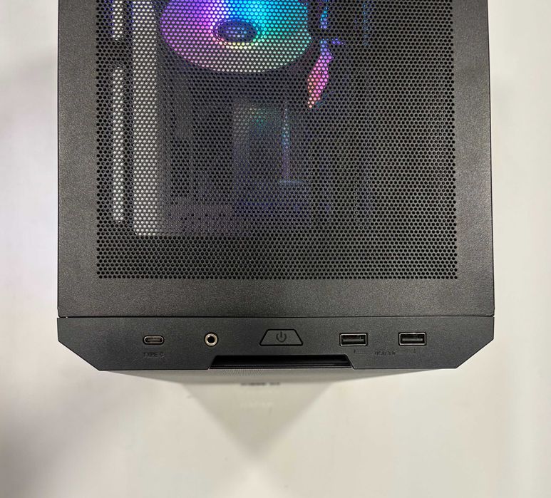 Геймърски компютър AMD Ryzen 7 7800X3D, RTX 5070 12GB, 32GB ram DDR5