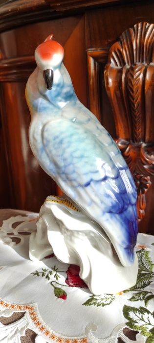 Българска стара порцеланова  кутия ,българска фигура папагал