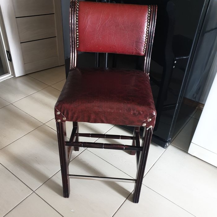 Продам стулья барные