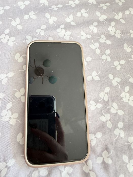 Продам  Айфон 13 прчти