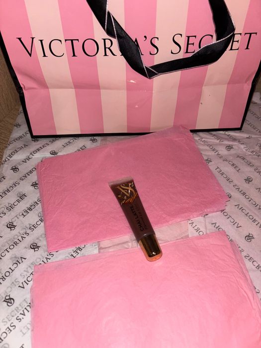 Luciu de buze Victoria’s Secret CHAI LATTE