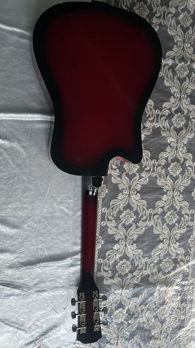 Срочно продам гитару