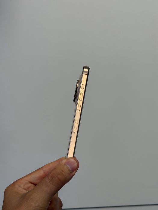 Перфектен iPhone 16 PRO