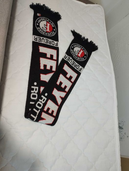 Футболни шалове.