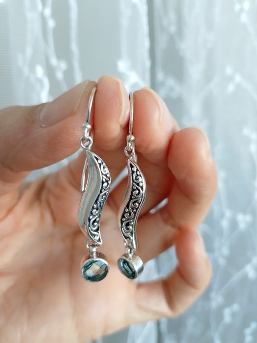 Продам серебряные сережки с топазом.