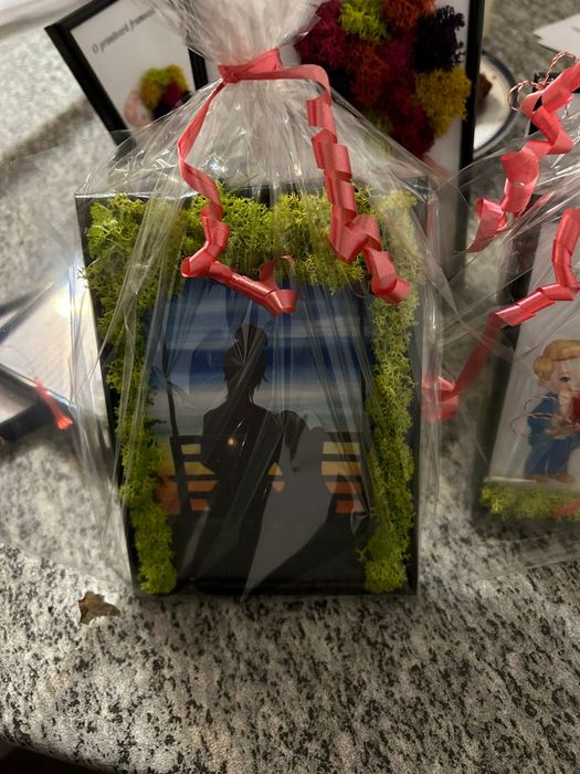 Se apropie cu pasi repezi 8 Martie!
Surprinde-ți persoana iubita din v