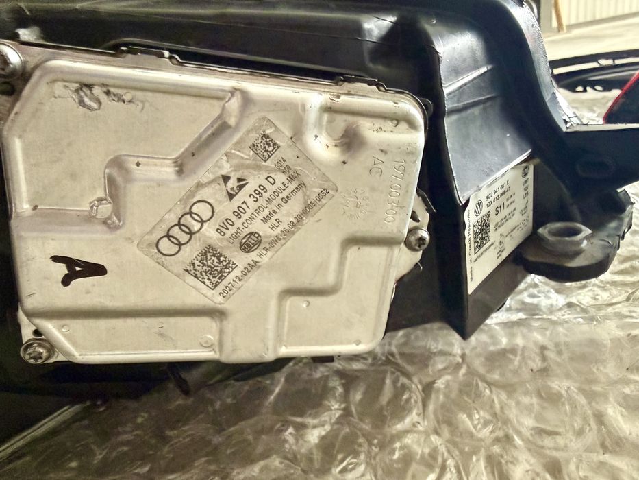 VW Golf GTI MK 7.5 2018- Фарове,стопове и декорация за предна броня