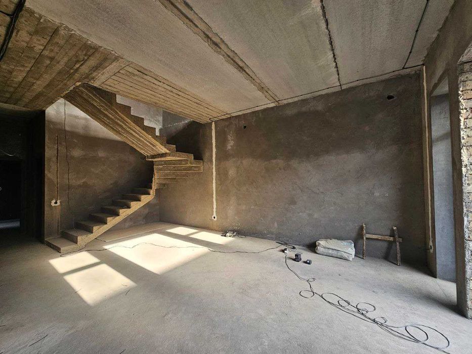 Сергели.Султонобод. 2.5 сотихда 7хонали коробка холатида уй сотаман .