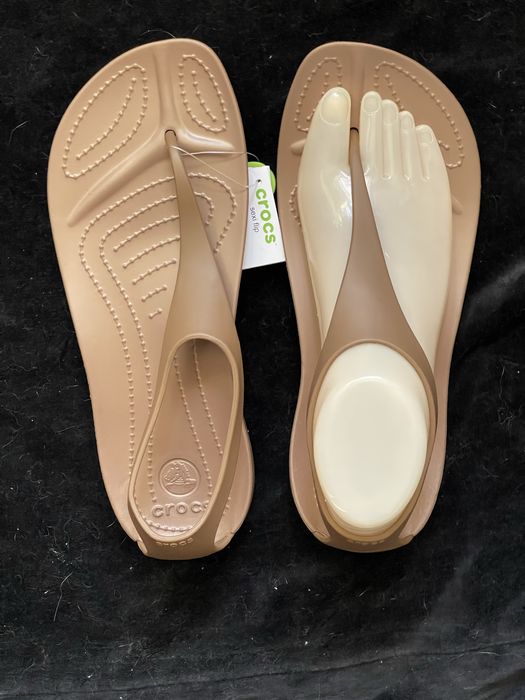 Sandale silicon dama bej bronz negre Crocs sexi flip